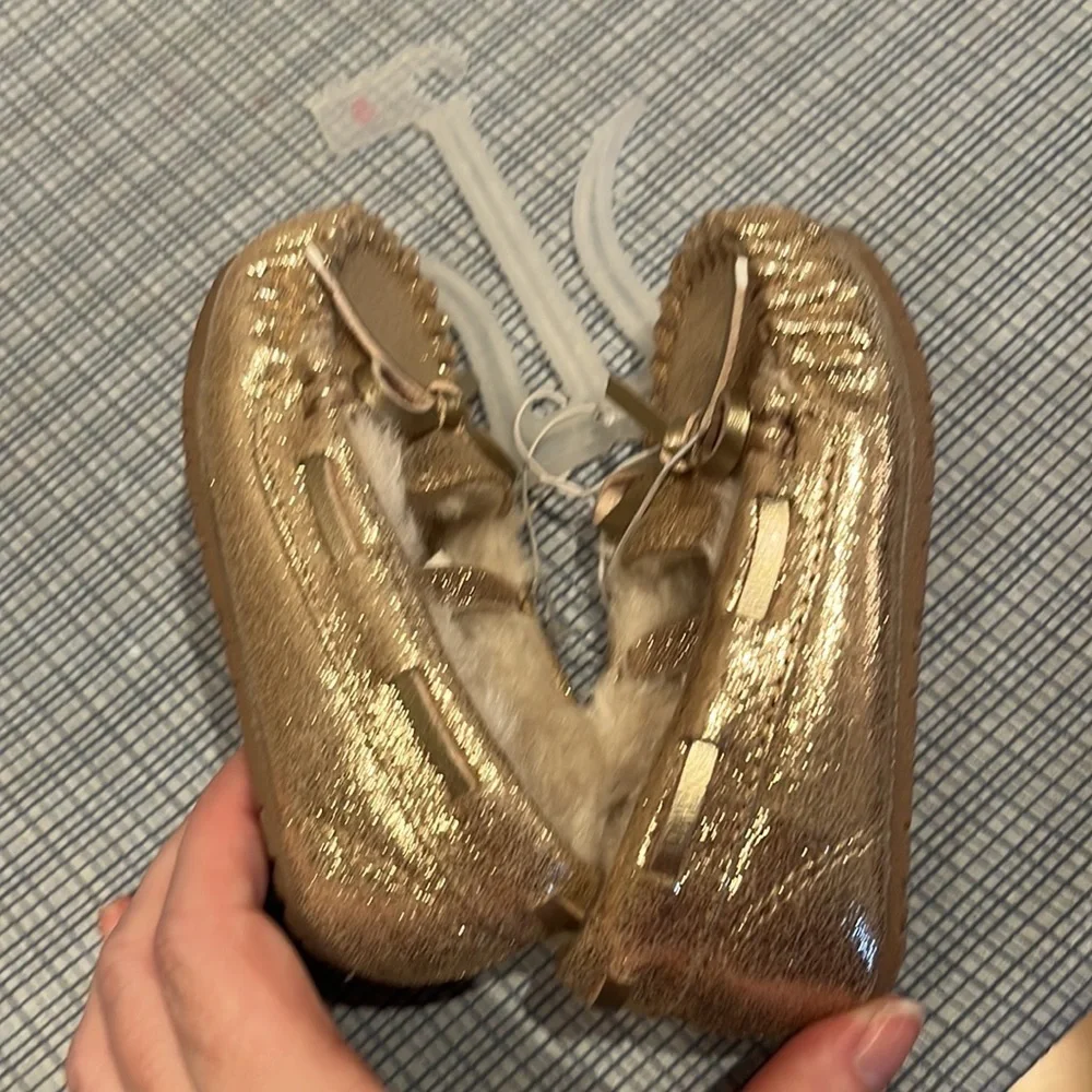 NEW Gold Glitter faux Fur Lined Moccasins Size 5